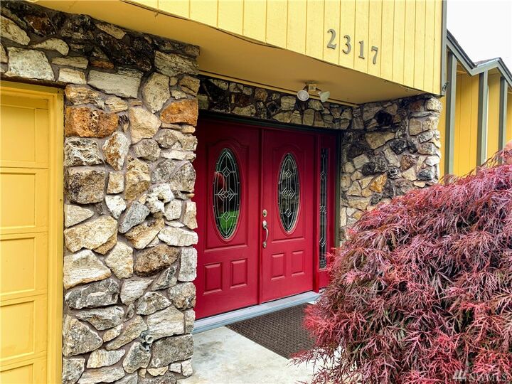 Property Photo: 2317 W Hills Drive WA 98632