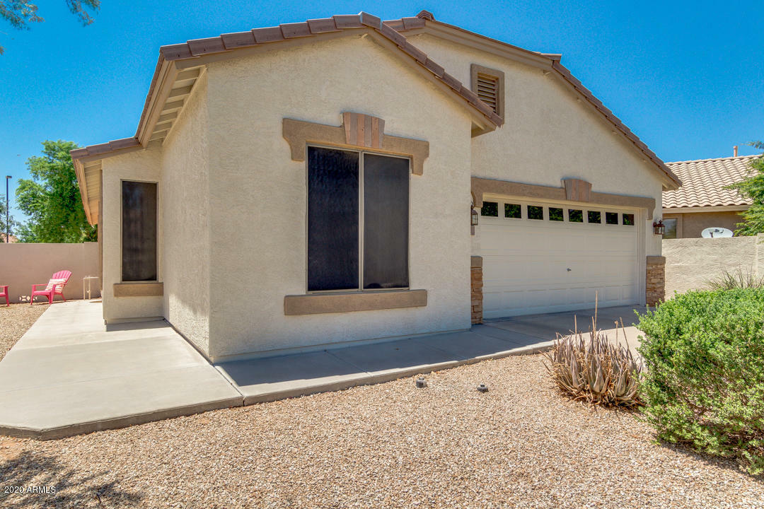 Property Photo:  872 S Roca Street  AZ 85296 