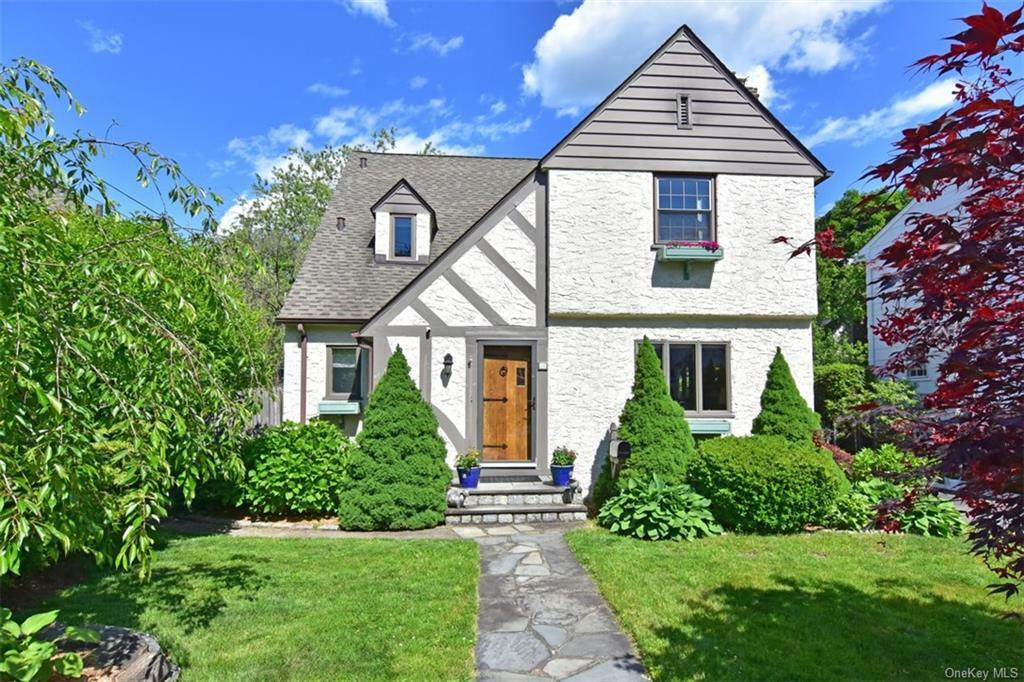 Property Photo:  24 Hewitt Avenue  NY 10605 