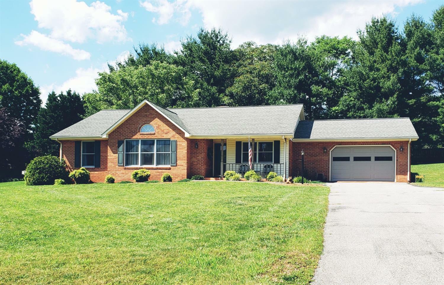 Property Photo: 106 Mockingbird Circle VA 24523