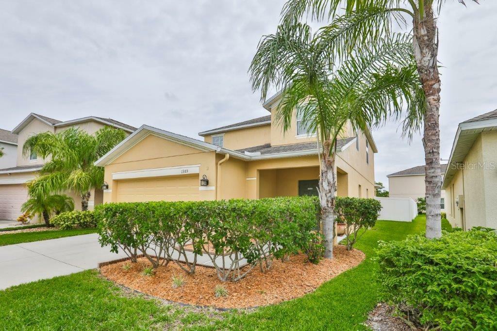 Property Photo:  1305 Pasadena Bloom Lane  FL 33570 