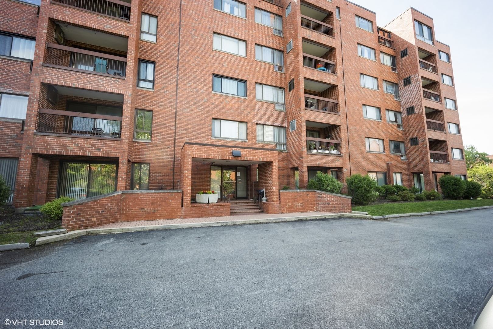 Property Photo: 3801 Appian Way 204 IL 60025