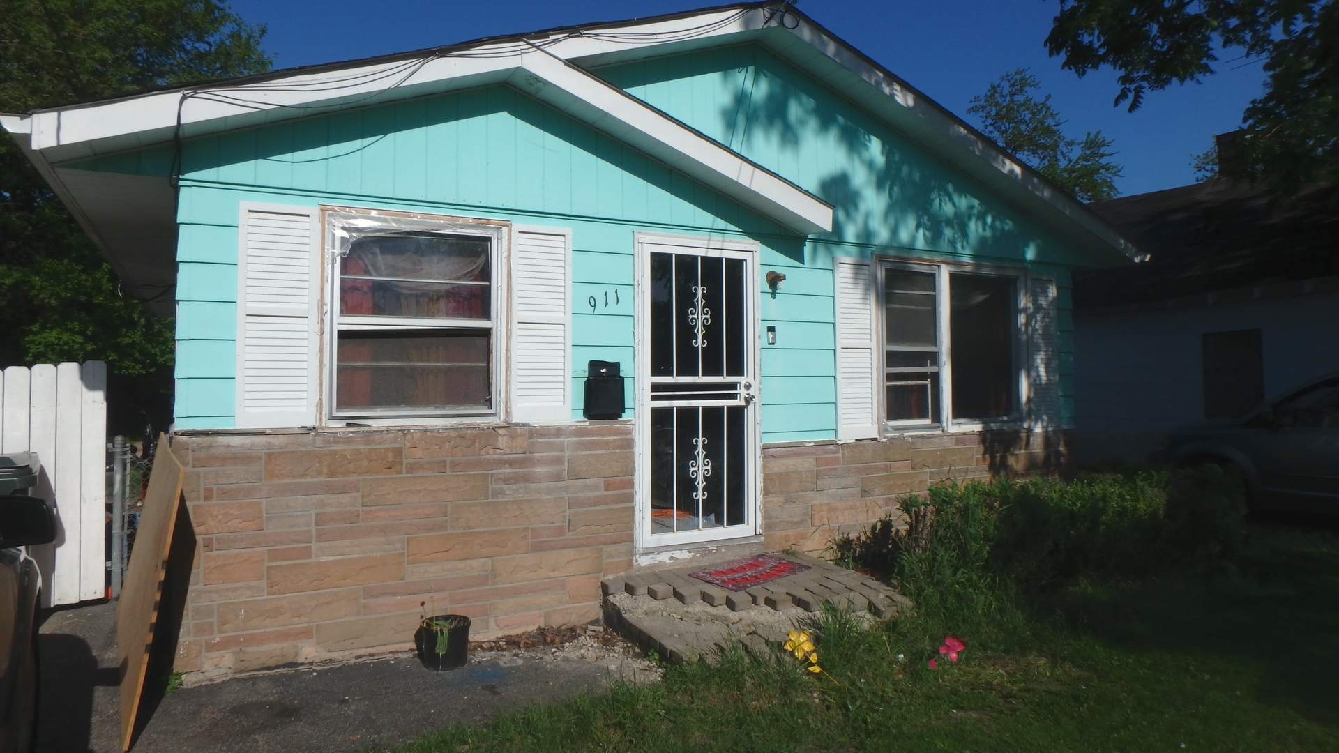Property Photo: 911 North Butrick Street IL 60085