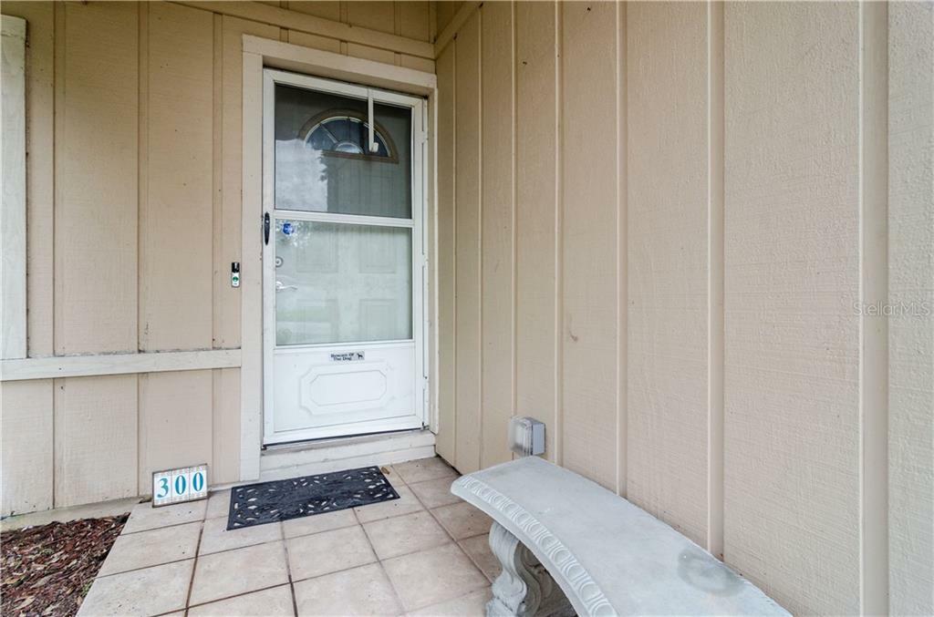 Property Photo:  300 Panama Circle  FL 32708 