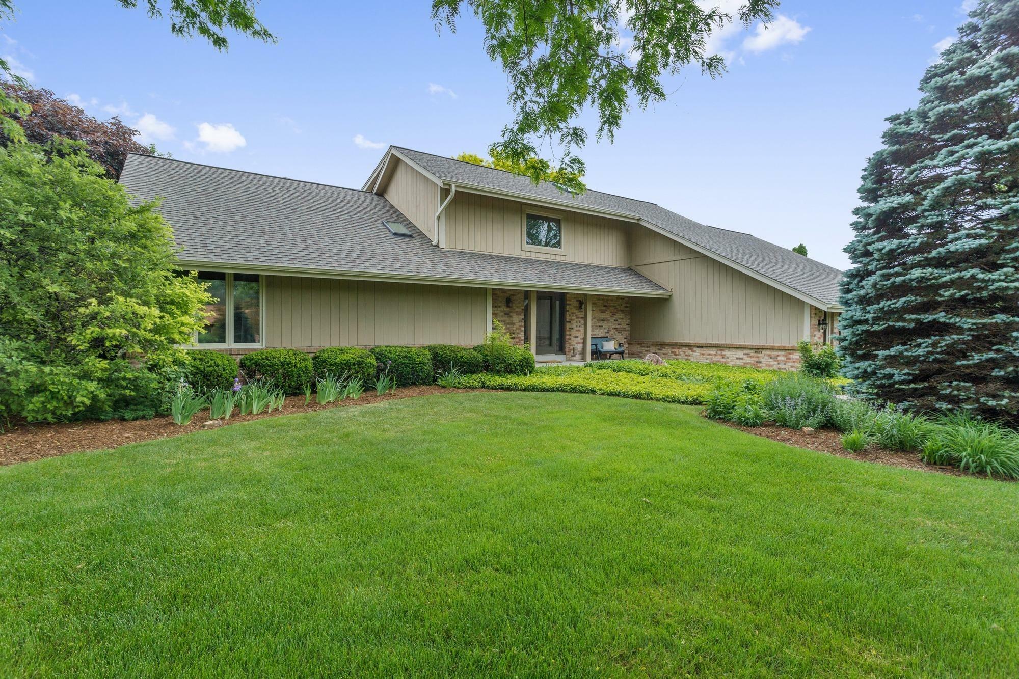 Property Photo:  6325 Parkview Rd  WI 53129 