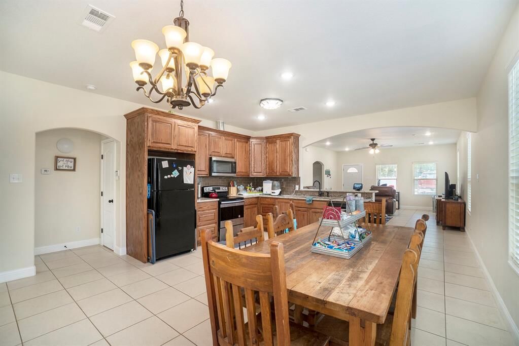 Property Photo:  505 Erie Street  TX 76031 