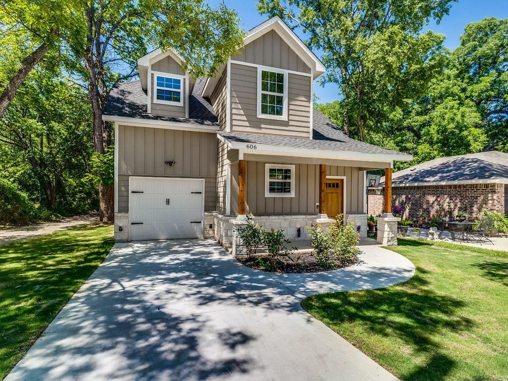 Property Photo: 606 E Jefferson Street TX 75165