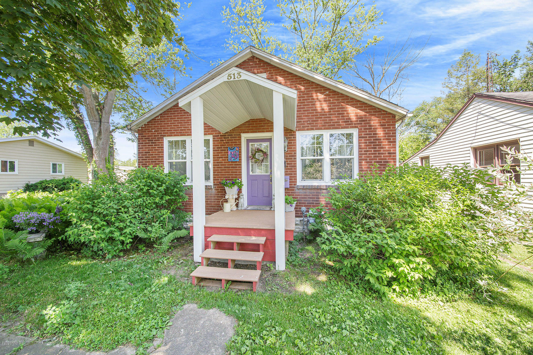 Property Photo:  513 S Lincoln Avenue  MI 49093 