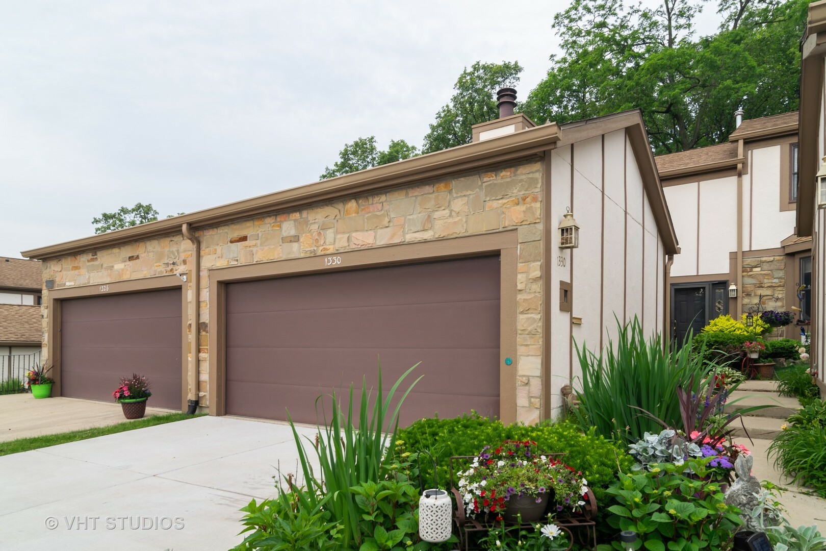 Property Photo:  1330 Shagbark Lane  IL 60187 