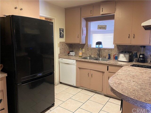 Property Photo:  525 E Stetson Avenue  CA 92543 