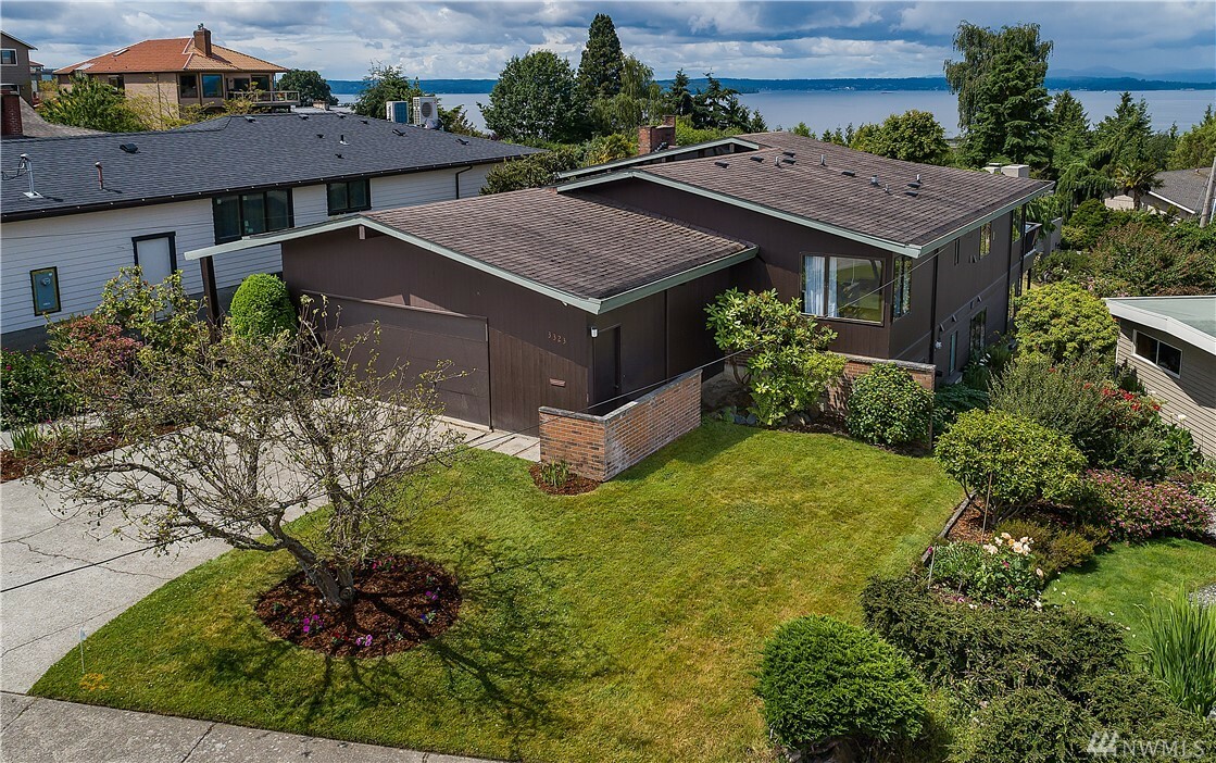 Property Photo:  3323 Frater Ave SW  WA 98116 