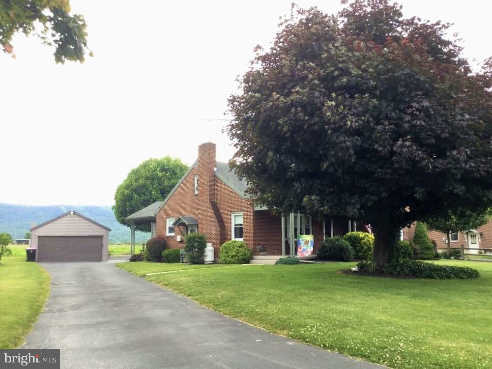 Property Photo:  2419 Fort Loudon Road  PA 17236 