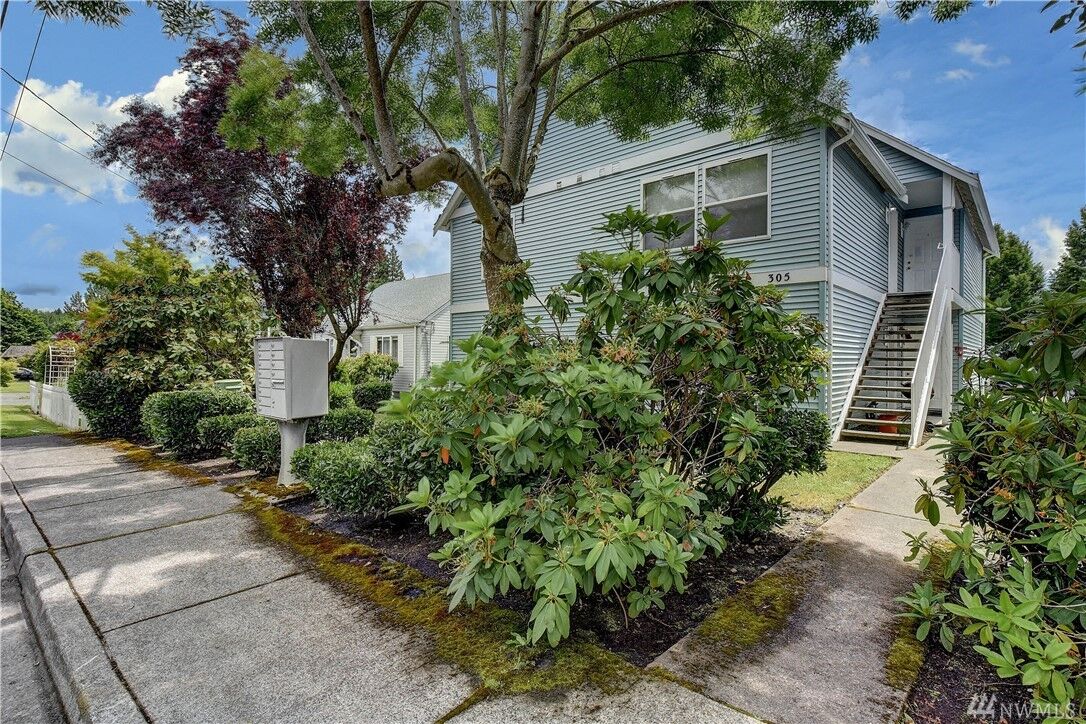 Property Photo:  305 6th St  WA 98290 