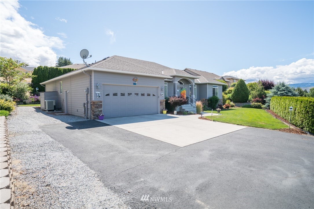 Property Photo:  1995  Stoneridge Drive  WA 98802 