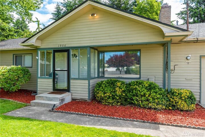Property Photo:  1906 S Walter St  WA 98273 
