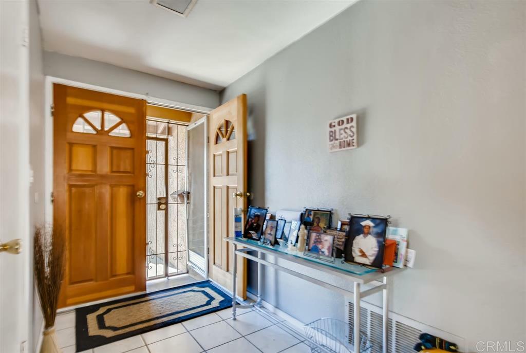 Property Photo: 7455 Viewcrest Dr CA 92114