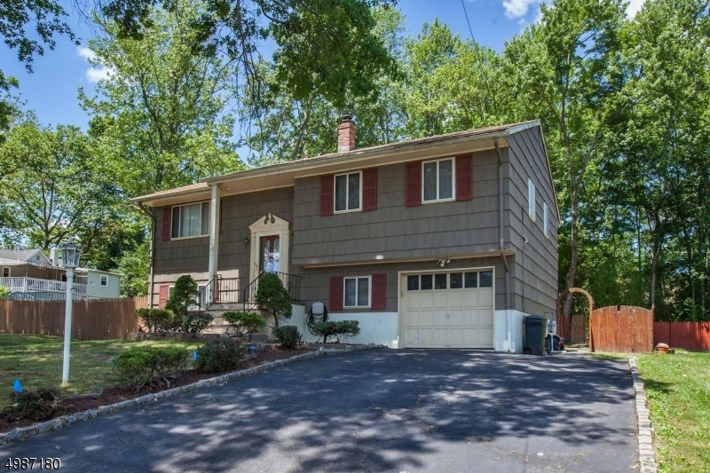 Property Photo:  15 Singac Ct  NJ 07054 