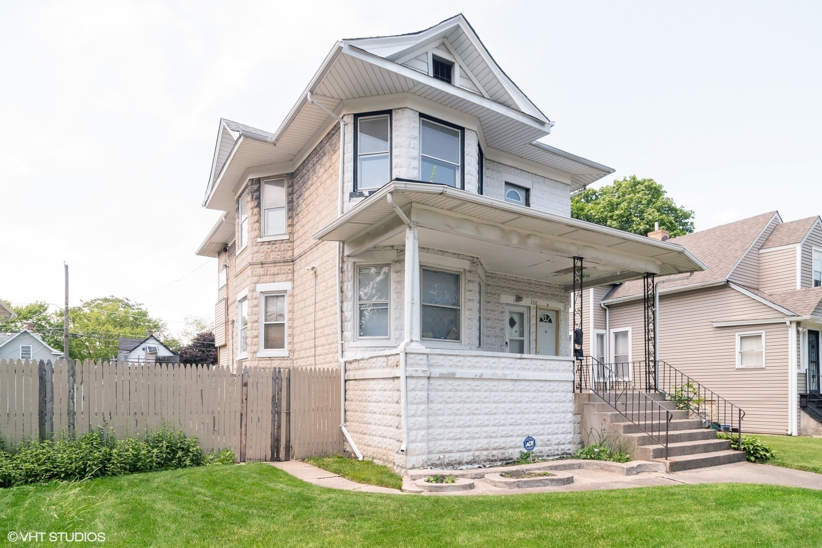 Property Photo:  308 South 10th Avenue  IL 60153 