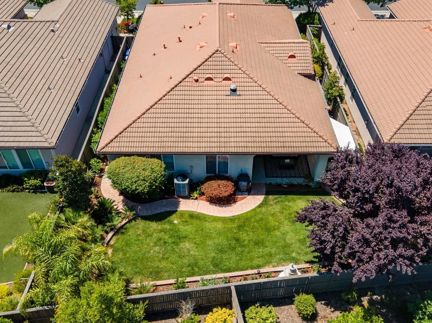 Property Photo: 23 Camrosa Place CA 95835