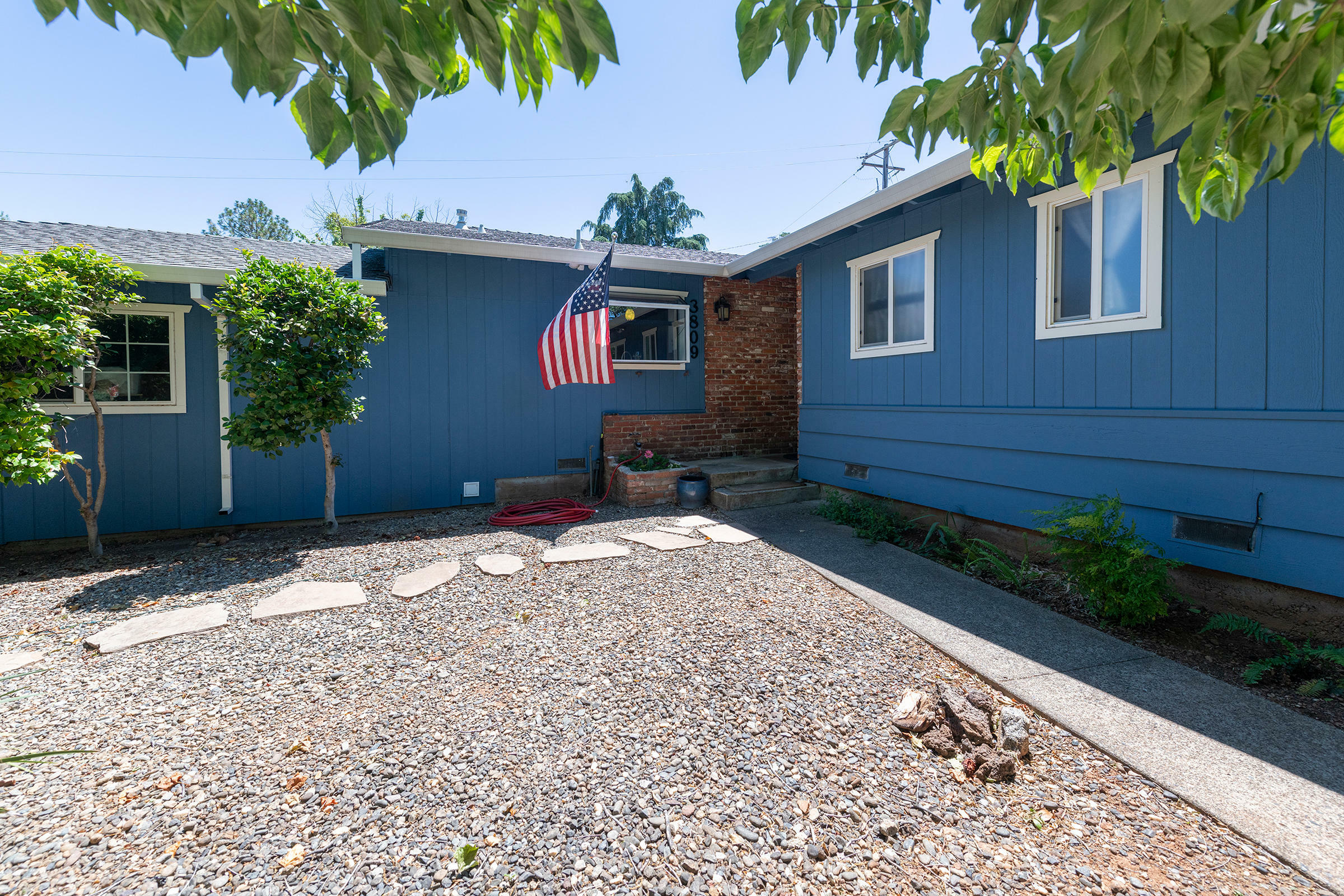 Property Photo:  3809 Traverse Street  CA 96002 