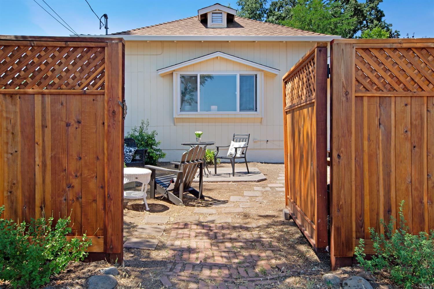 Property Photo:  855 Grove Street  CA 95476 