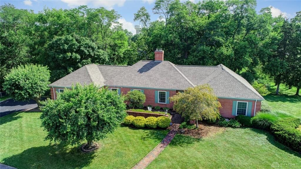 Property Photo: 72 Garden Circle OH 45177
