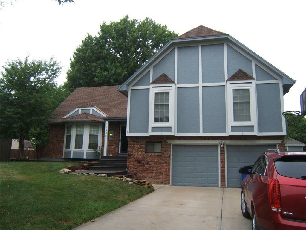 Property Photo: 1438 E Wells Fargo Drive KS 66062