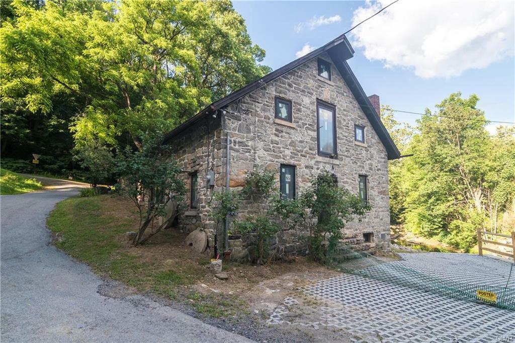 Property Photo:  615 Kressman Road  PA 18042 