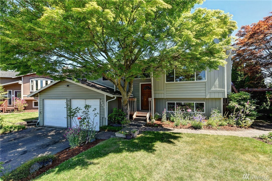 Property Photo:  9024 NE 138th Place  WA 98034 