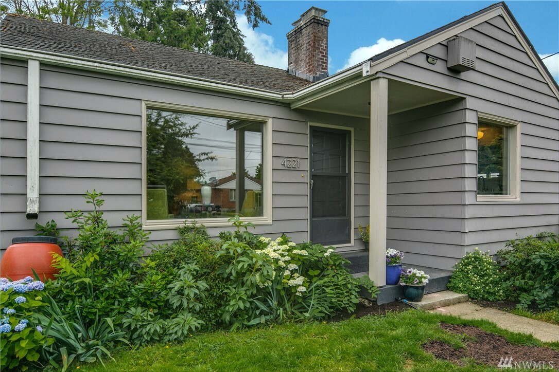 4221 S Willow St  Seattle WA 98118 photo