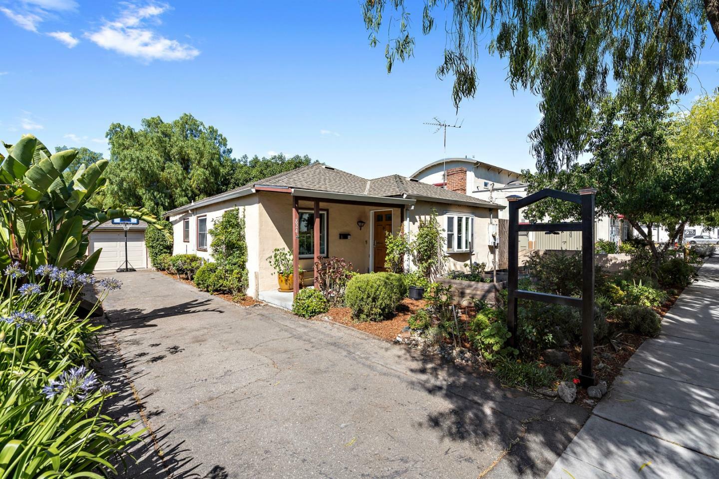 Property Photo:  824 Jackson Street  CA 94043 