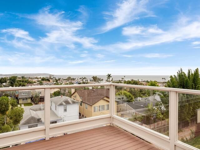 Property Photo:  883 Candlelight Place  CA 92037 