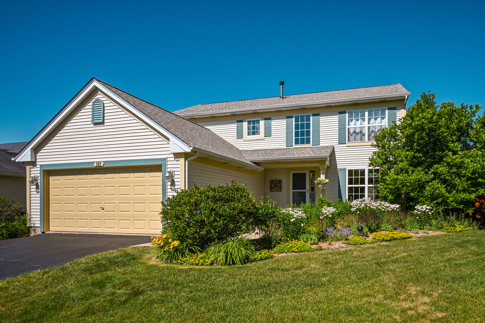 Property Photo: 101 Sycamore Drive IL 60490