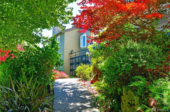 3901  Fremont Avenue N 202  Seattle WA 98103 photo