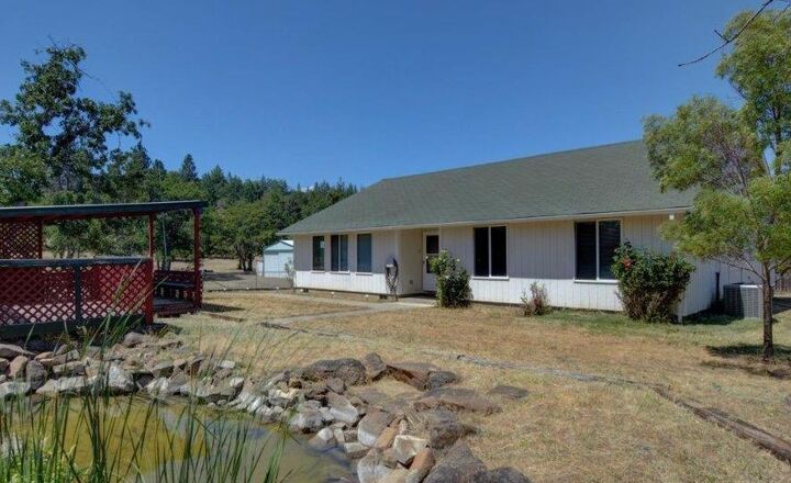 204 Crescent Drive  Eagle Point OR 97524 photo