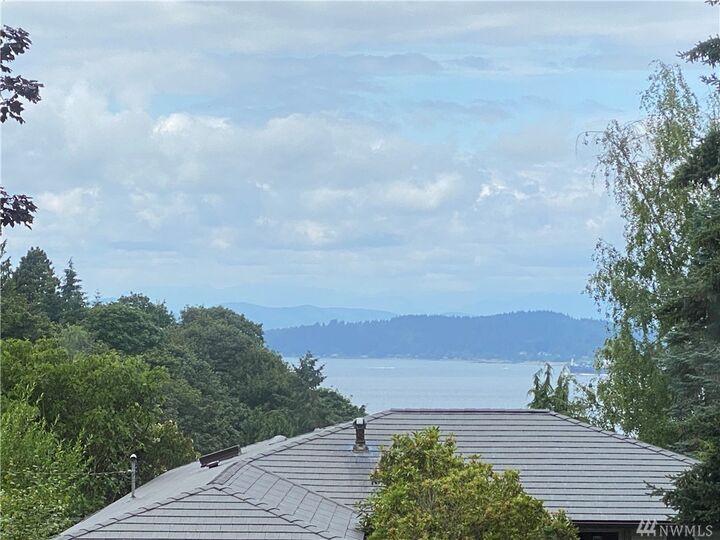 Property Photo: 4927 SW Admiral Wy WA 98116