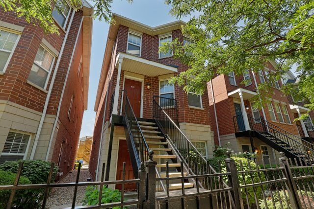 Property Photo:  639 W Elm Street 32B  IL 60610 
