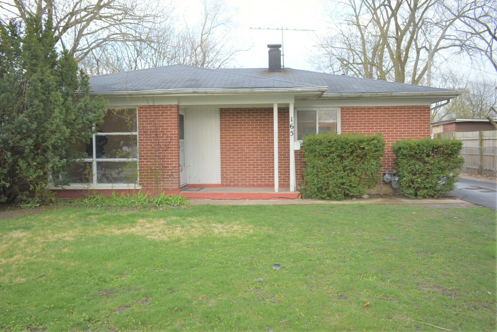 Property Photo:  165 West Wayne Place  IL 60090 