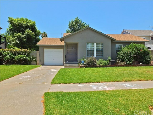 Property Photo: 11121 Essex Drive CA 90720