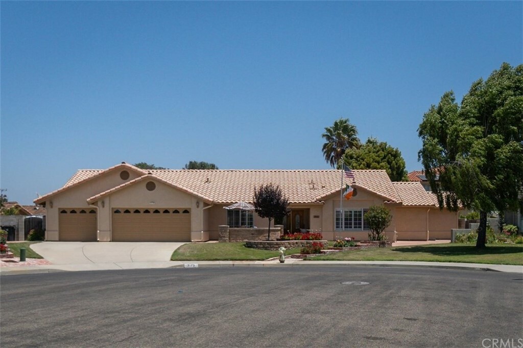 Property Photo:  713 Meridian Court  CA 93455 