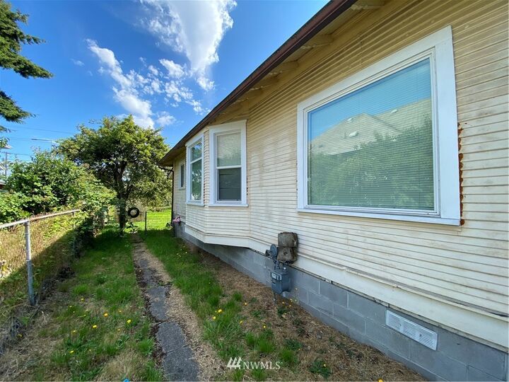 Property Photo: 708 E 35th Street WA 98404