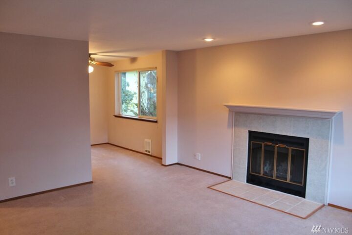 Property Photo: 257 SE Croston Lane B WA 98027