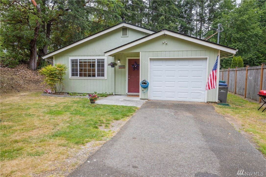 Property Photo:  7201 E Patricia St  WA 98366 