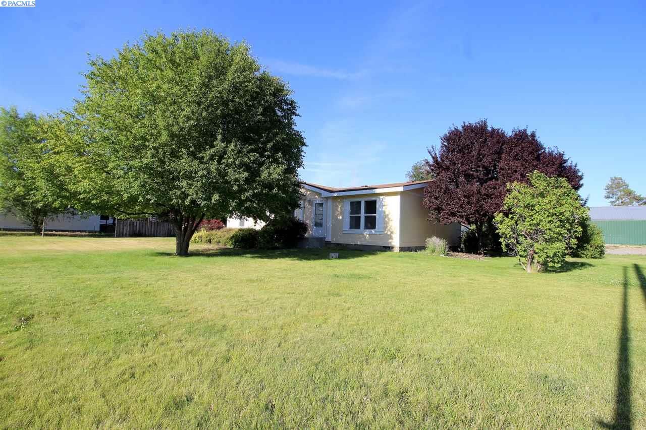 Property Photo:  300 9th St  WA 99320 