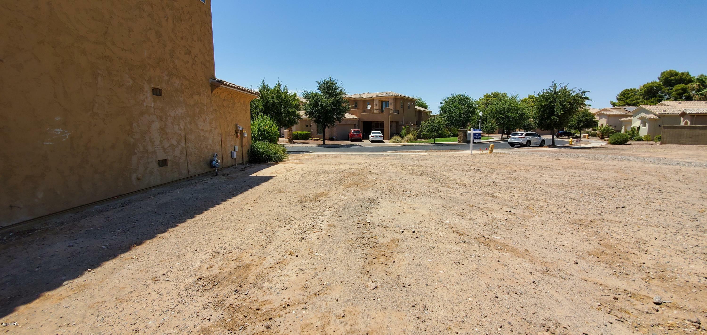 Property Photo:  14535 W Hidden Terrace Loop  AZ 85340 