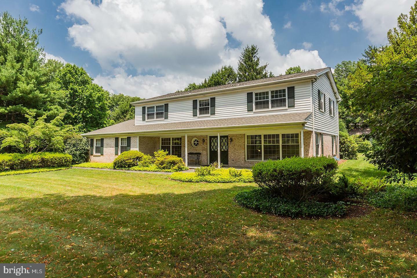 Property Photo: 1425 Meadowbrook Road PA 17603