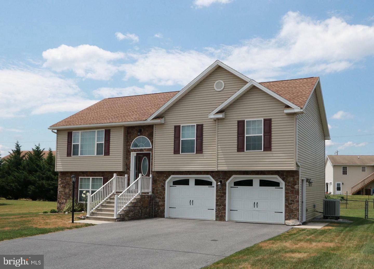 Property Photo:  206 Grayson Circle  PA 17257 