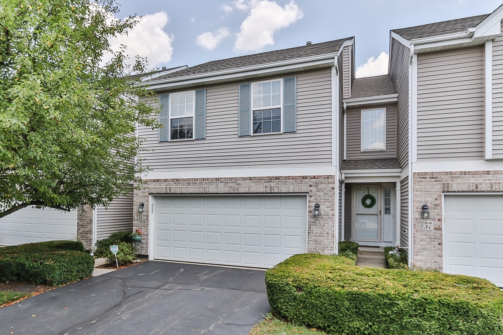 Property Photo: 55 Colonial Court IL 60107