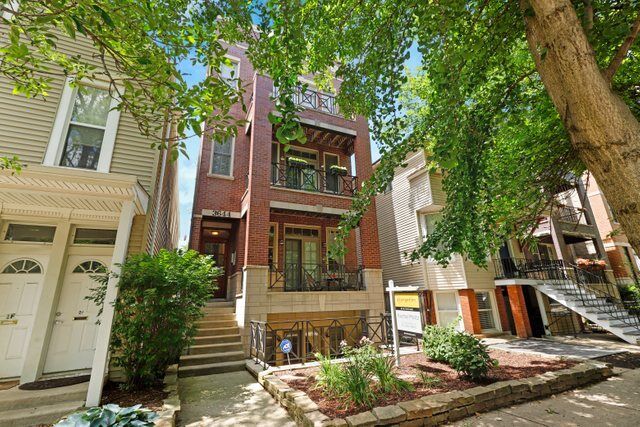 Property Photo: 3644 N Damen Avenue 1 IL 60618