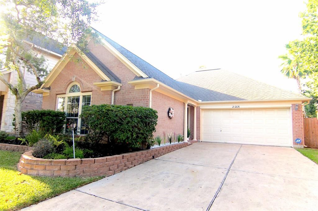 Property Photo: 21206 Twisted Willow TX 77450